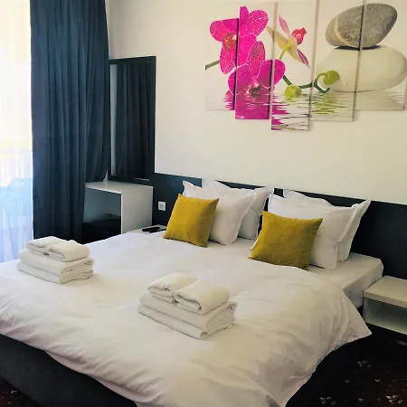 Aqua Resort *